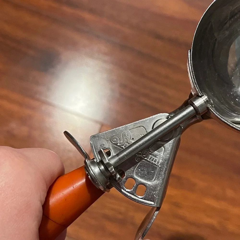 Vintage Shore Craft Stainless Steel Ice Cream Scoop Orange Fluted Handle Retro